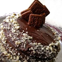 A picture of No oven Bourbon Biscuit cake🍰.