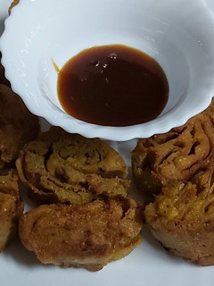 लेफ्ट ओवर रोटी रोल स्नैक्स (roti roll recipe in hindi) रेसिपी मुख्य फोटो