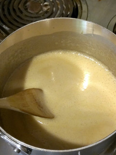 A picture of Buttermilk syrup.