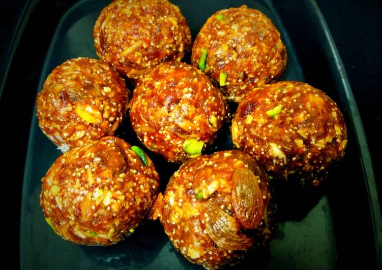 Steps to Make Favorite Healthy Dates and flax seed ladoo  khajur laduu recipe