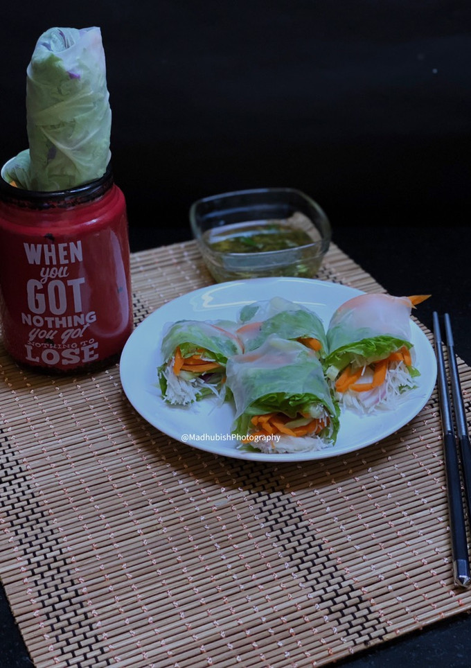 A picture of Vietnamese style Cold Spring Roll with Fish Sauce.