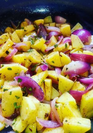 A picture of Aloo Pyaz Ki Sabzi.