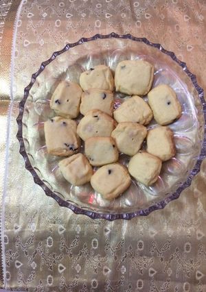 A picture of Chocolate Chip Short Bread cookies (with Maida).