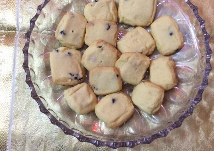 Chocolate Chip Short Bread cookies  (with Maida)