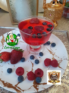 A picture of Sprinkling Berries Lemonade.