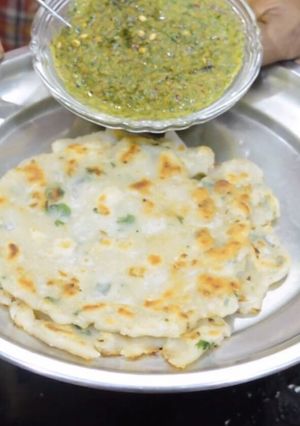 A picture of Rice flour Bhakri.