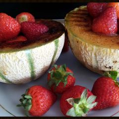 A picture of AMIEs Grilled MELON with STRAWBERRY.