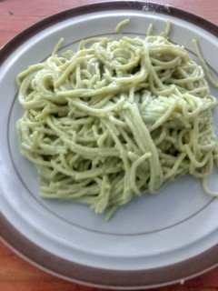 Una foto de Fideos a la Hulk
