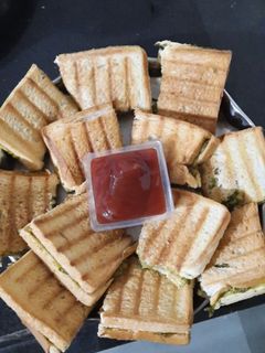 ફૂદીના સેન્ડવીચ (Mint sandwich Recipe in Gujarati) રેસીપી મુખ્ય ફોટો