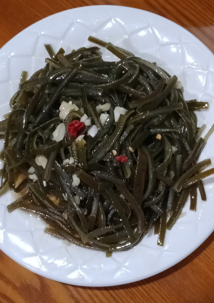 涼拌海帶絲 的食譜成品照片