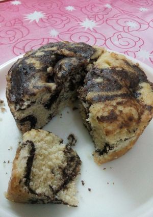 A picture of Eggless marble cake in cooker.