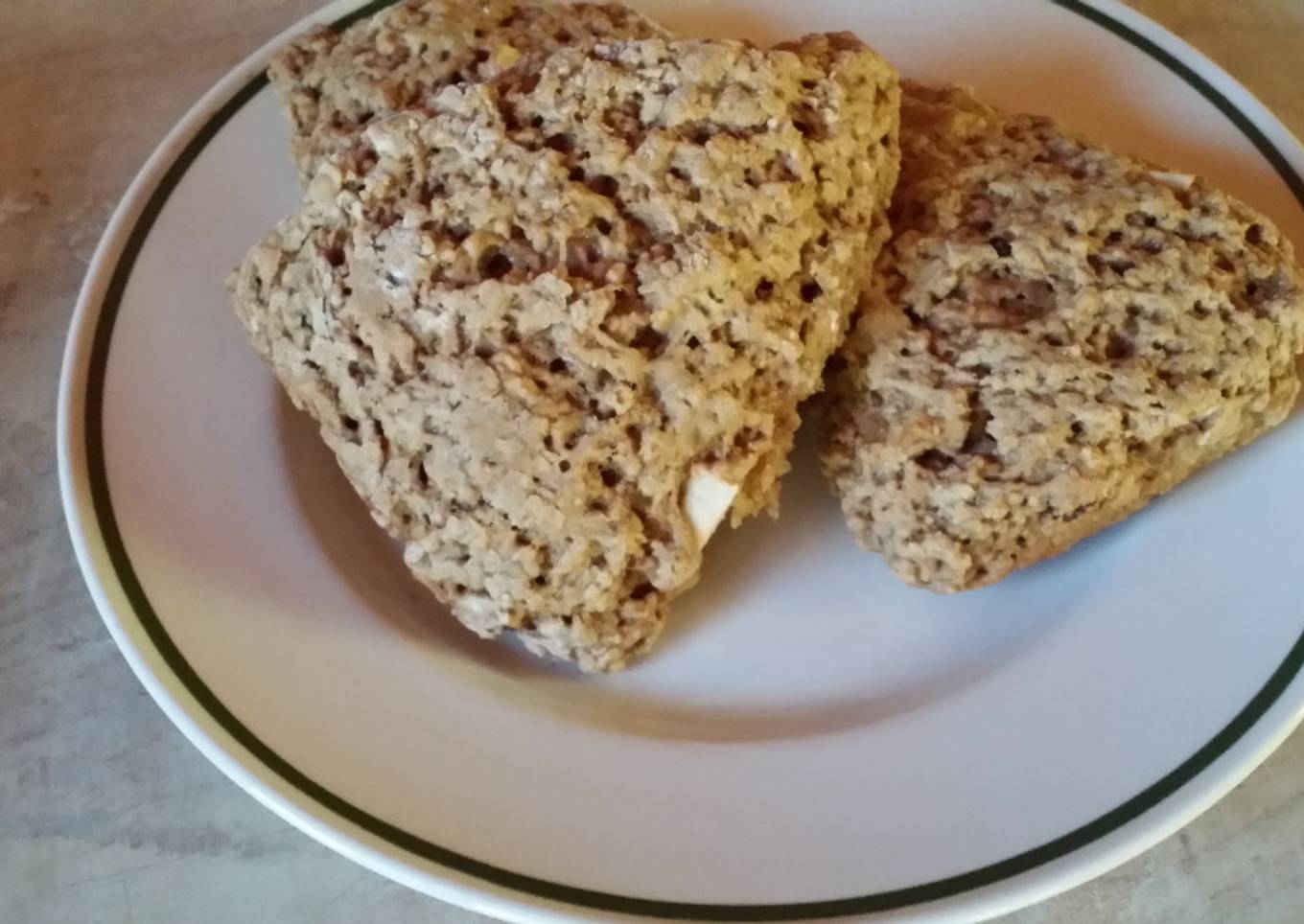 Iz's Vegan Apple Cinnamon Scones