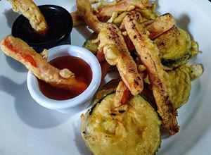 Una foto de TEMPURA De Vegetales...!🍆🥕🌶️🥒