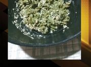 Una foto de kale con aceite
