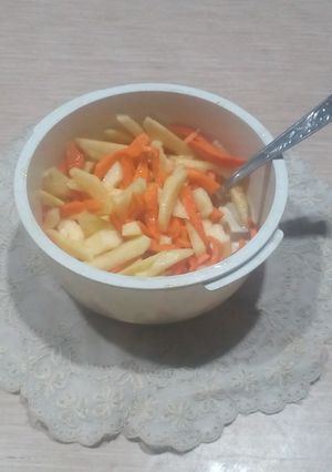 Una foto de Fácil ensalada de manzana con zanahoria