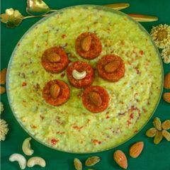 A picture of Instant Gajar Ka Halwa/ Gajar Ka Halwa In Pressure Cooker 💖 Winter Special Sweet Dish 🥣.