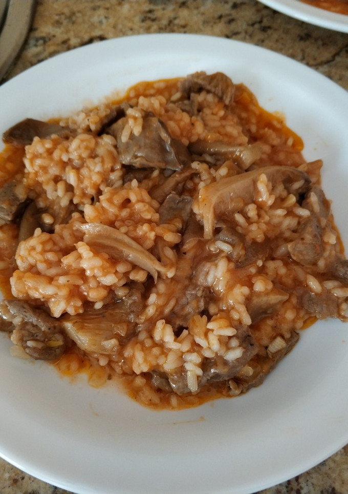 Una foto de Arroz con setas y presa ibérica