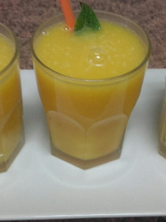 Una foto de Batido de mango y naranja
