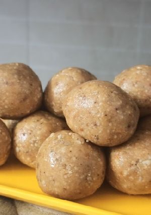 शेंगदाणे चे लाडू (shngdanche ladoo recipe in marathi) रेसिपी चे मुख्य फोटो 
