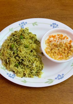 A picture of Palak pulao (spinach rice).