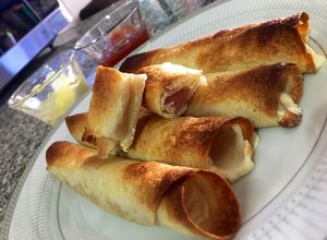 Una foto de Bocaditos de queso y salchicha