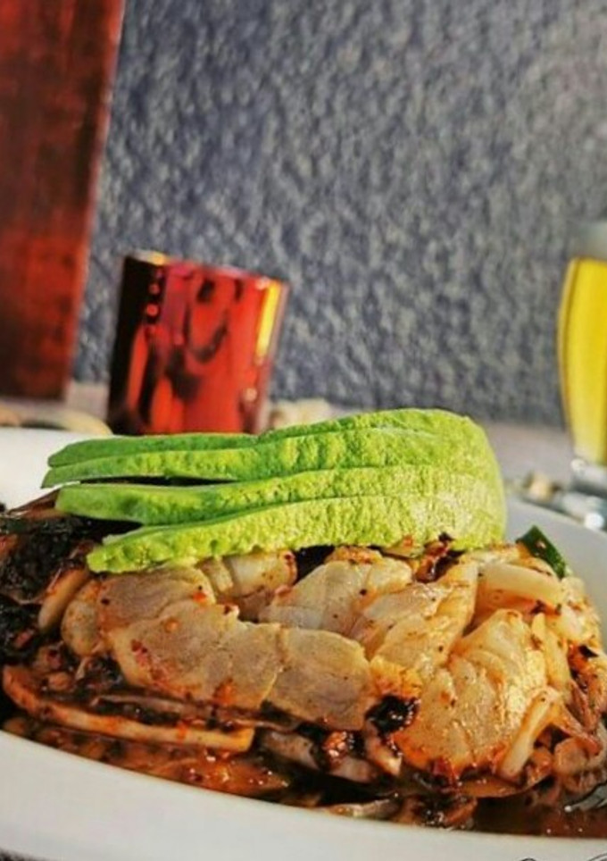 Una foto de Camarones al ajillo