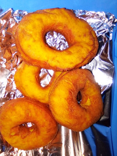 A picture of Cake doughnuts.