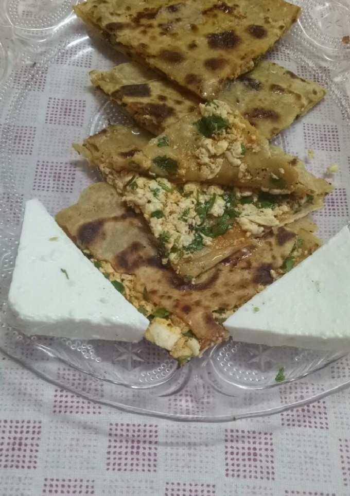 A picture of Stuffed Spring Onion and Paneer Parath.