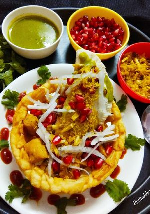A picture of Baked Gujiya Chat in Edible Bowl.