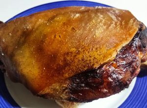 Una foto de Pernil de cerdo asado