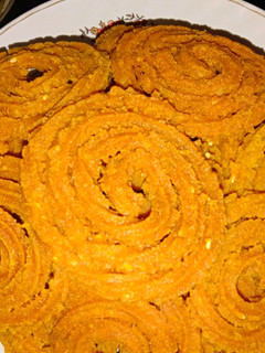 मैदा की चकली (Maida ki chakli recipe in hindi) रेसिपी मुख्य फोटो