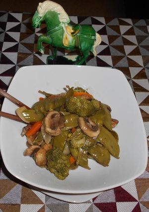 Una foto de Carrusel de verduras comida china