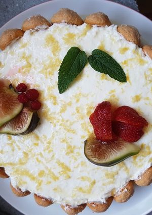 Une photo de Mousse au citron et aux framboises
