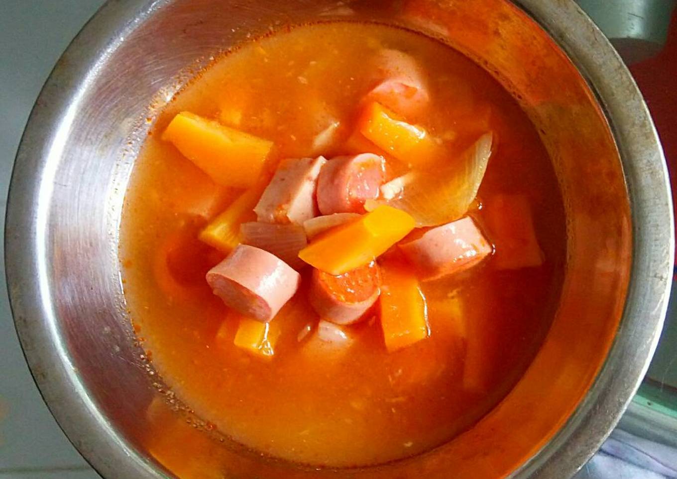 Sop merah sosis kornet