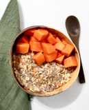 Desayuno fácil y nutritivo: avena con zanahoria, chía y papaya