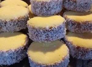 Una foto de Alfajores de Maizena, con aceite