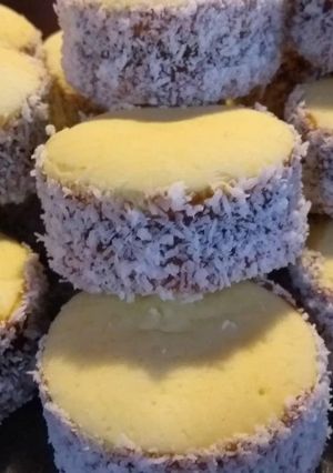 Una foto de Alfajores de Maizena, con aceite