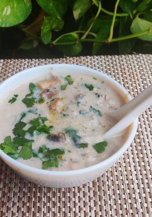 A picture of Creamy Mushroom Soup.