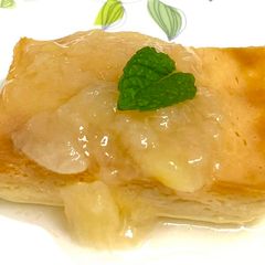A picture of Baked Cheesecake & Peach Chardonnay Sauce.