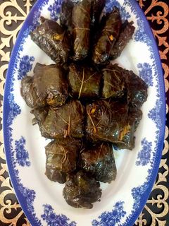 عکسی از دستور دلمه برگ انگور بدون گوشت(وگان)،با برنج شب مانده