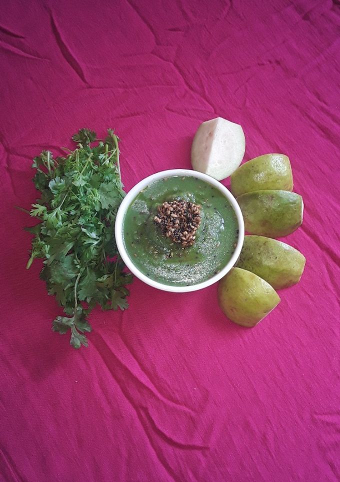 पेरुची चटणी (Peru Chutney Recipe In Marathi) रेसिपी चे मुख्य फोटो 
