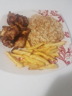 صورة لوصفة أرز مع دجاج وبطاطا مقلية