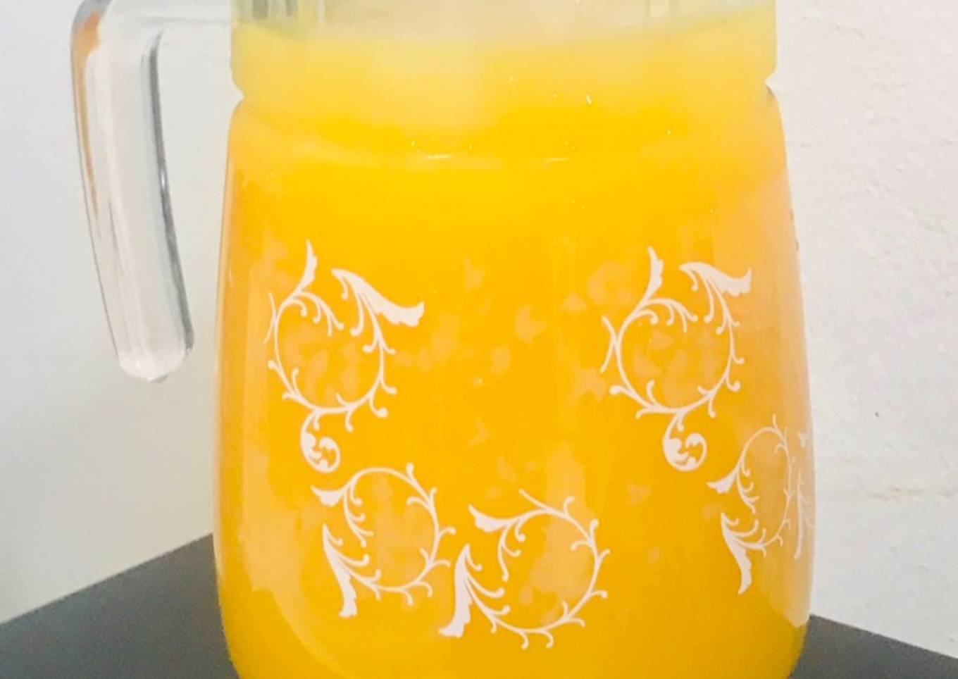 Refreshing drink with tang