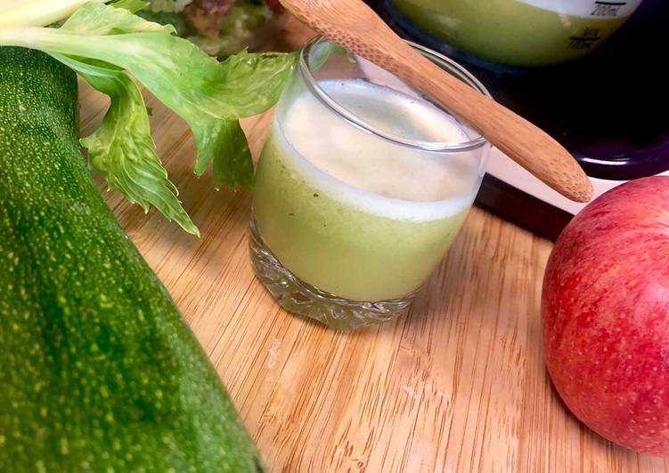 Comment Cuisiner Jus courgette / pomme / branche céleri - Jus détox