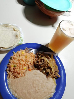 Una foto de Guiso de milanesa en salsa de molcajete