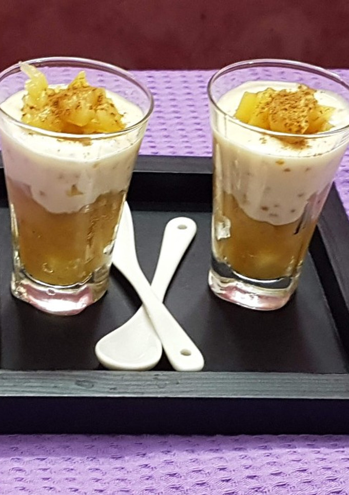 Una foto de Vasitos de compota de manzana y crema de queso