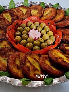 عکسی از دستور کوکو سیب زمینی با پیازچه و گشنیز