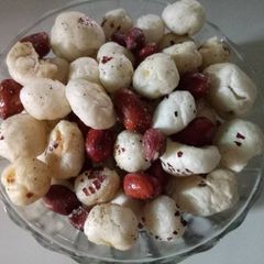 A picture of Makhana namkeen.