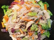 A picture of miến gà trộn