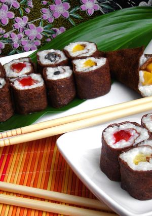 Zdjęcie przepisu Słodkie sushi naleśnikowe.